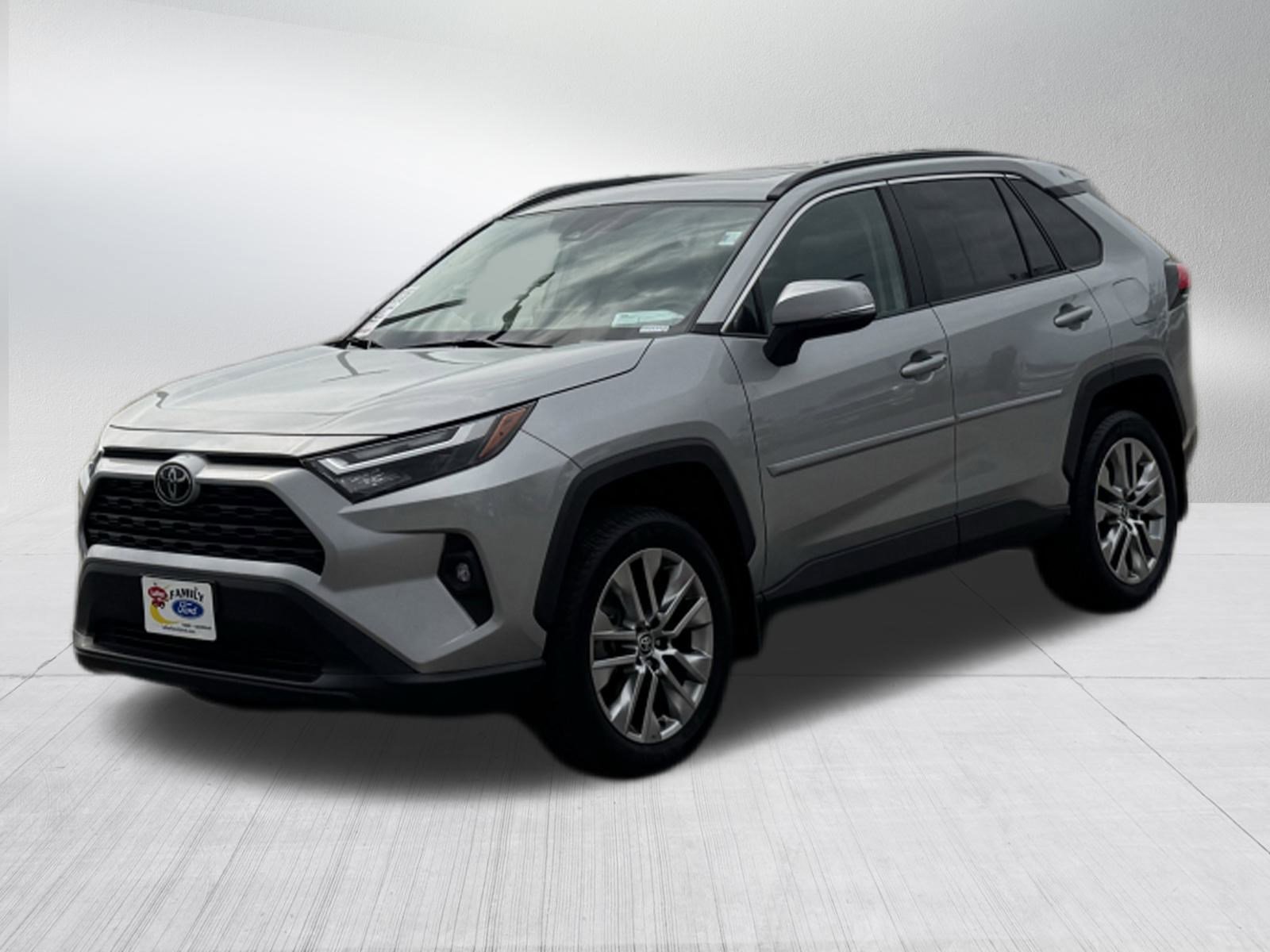 2024 Toyota RAV4 XLE Premium photo 2