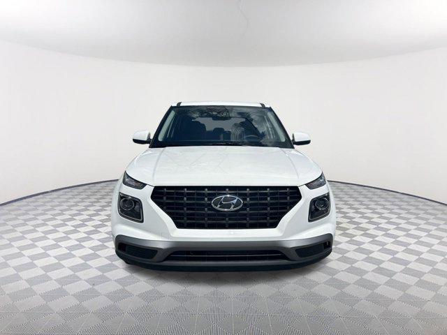 2025 Hyundai Venue SE photo 3