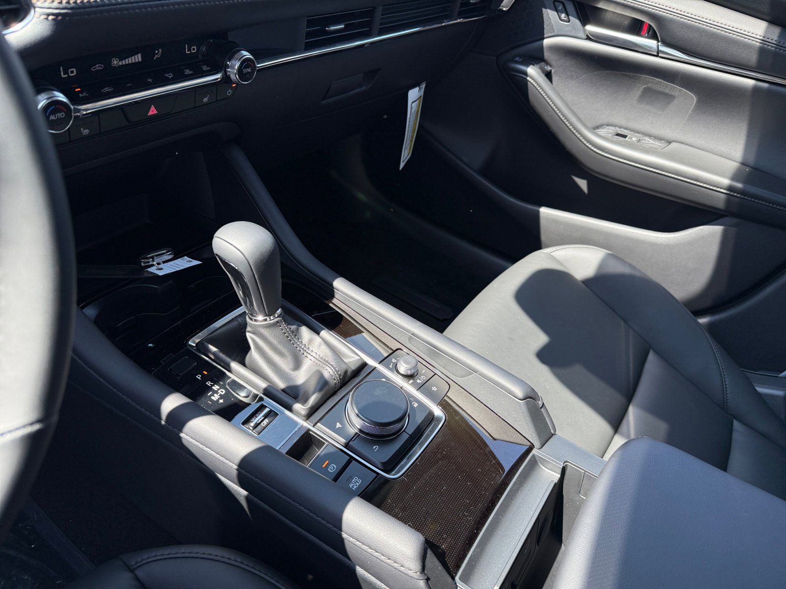 2025 Mazda Mazda3 2.5 s Preferred photo 13