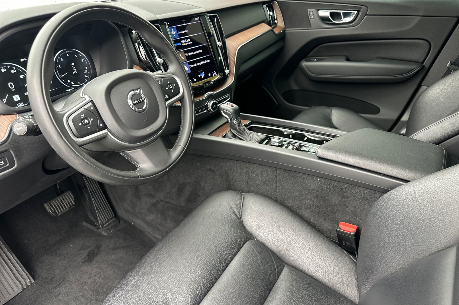 2021 Volvo XC60 T5 Momentum photo 10