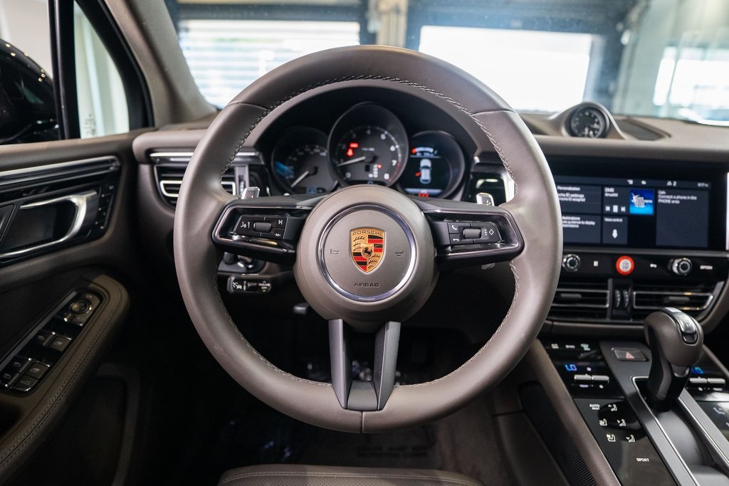 2025 Porsche Macan Base photo 30