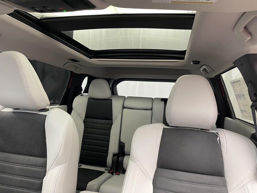2025 Mitsubishi Outlander SE photo 9