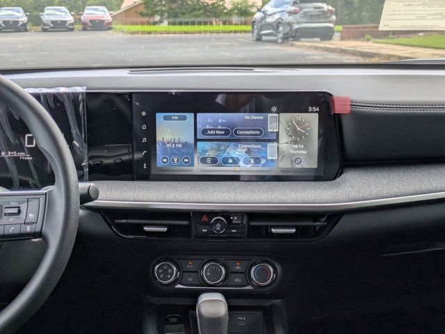 2025 Nissan Kicks SV photo 5