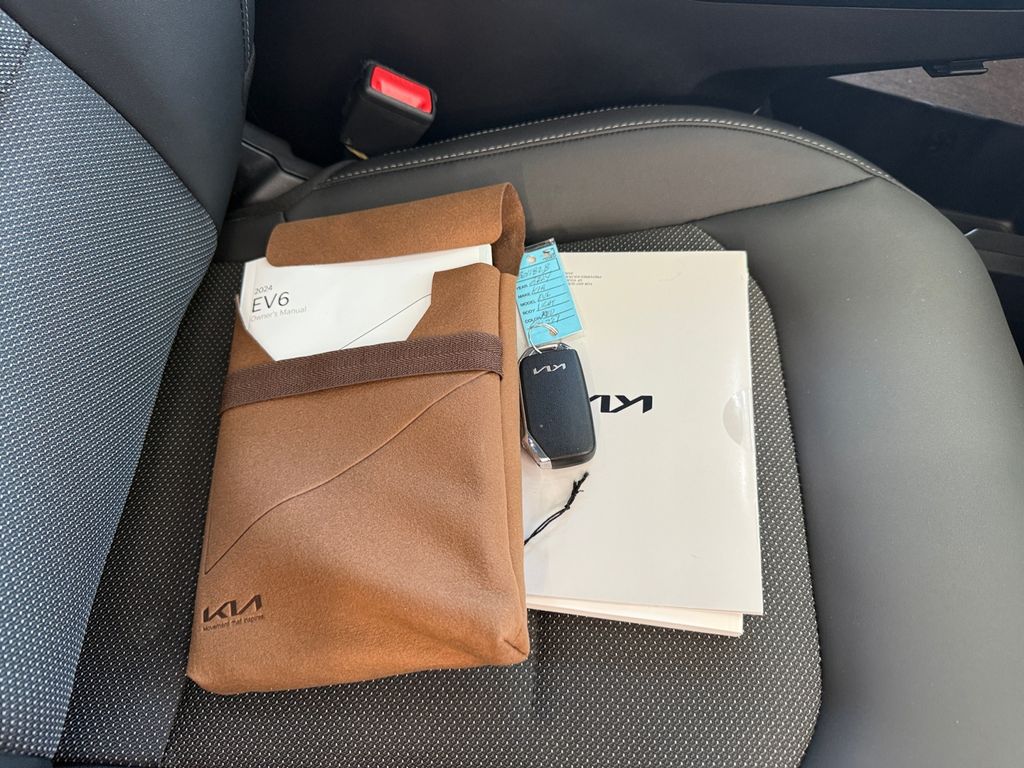 2024 Kia EV6 Light photo 22