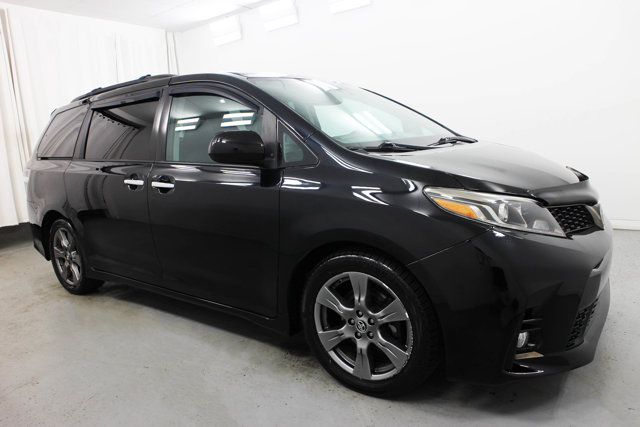 2019 Toyota Sienna SE photo 2