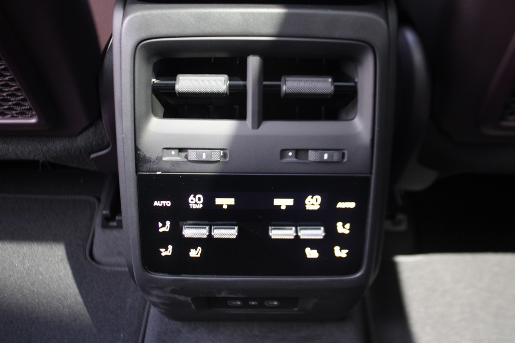 2025 Porsche Macan Electric photo 30
