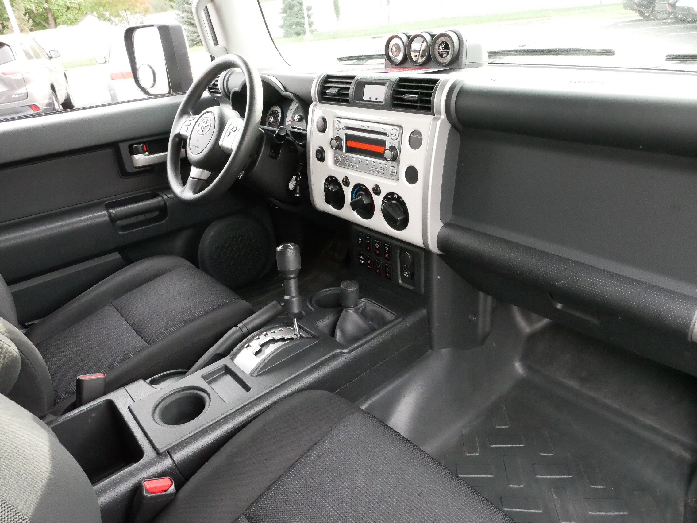2014 Toyota FJ Cruiser Trail Teams Special Edition photo 10