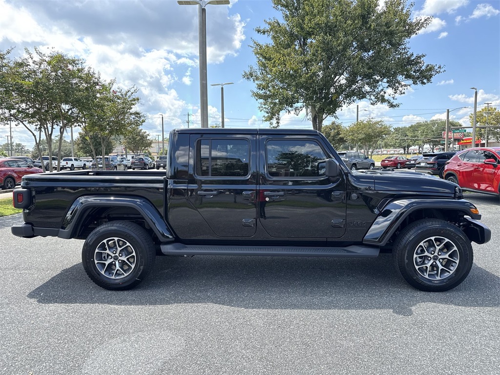 2025 Jeep Gladiator Sport S photo 2