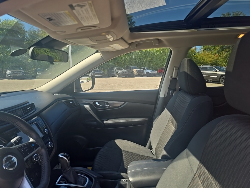 2020 Nissan Rogue SV photo 4