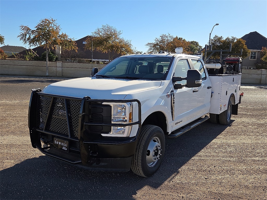 2025 Ford F-350 Super Duty Chassis Cab XL's photo