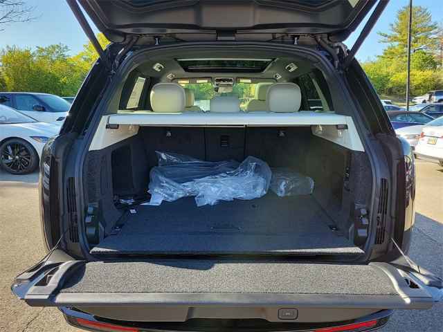 2025 Land Rover Range Rover SE photo 15