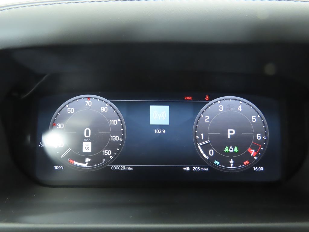 2025 Land Rover Defender 110 S photo 31