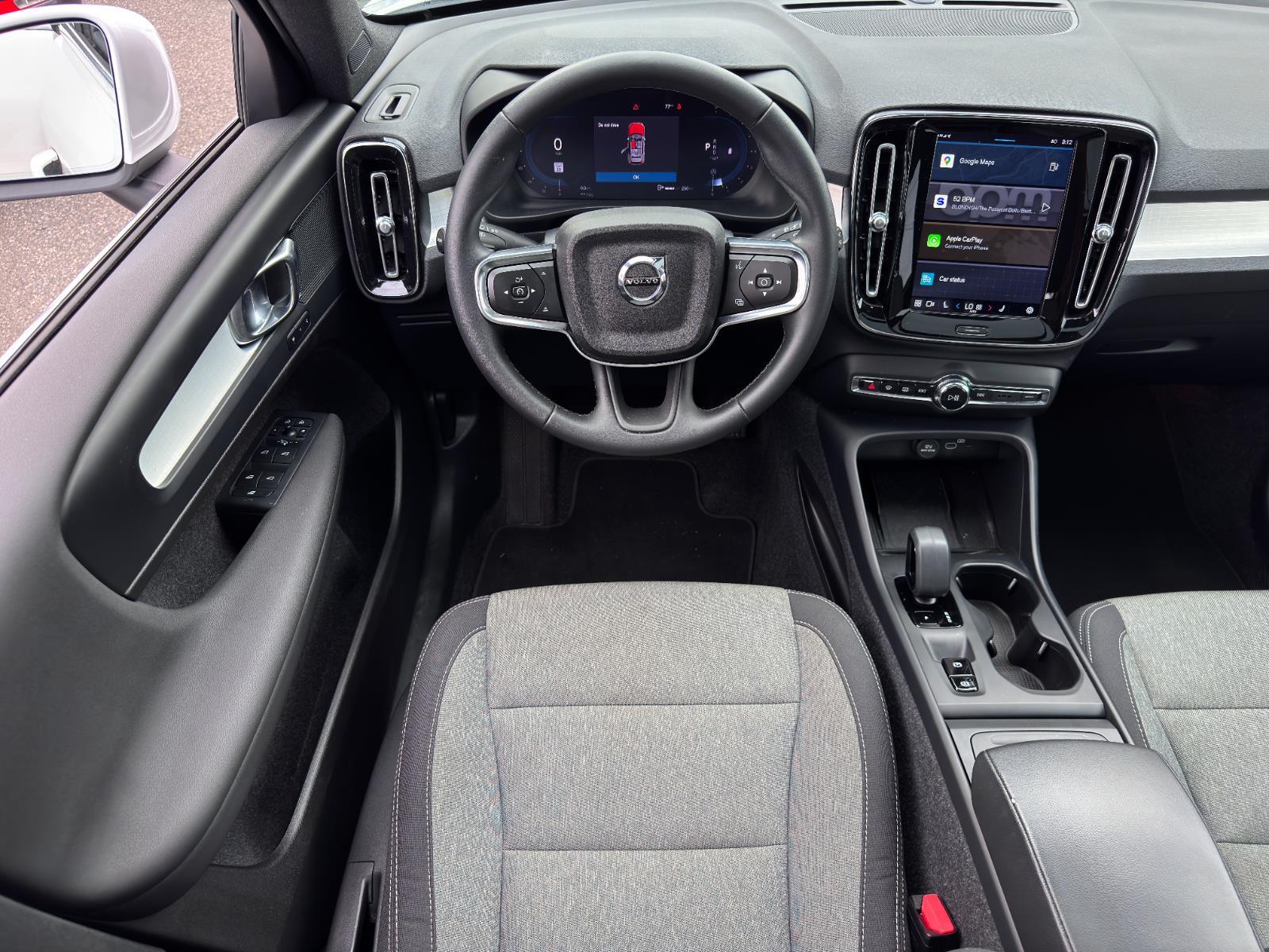 2025 Volvo XC40 Core photo 23