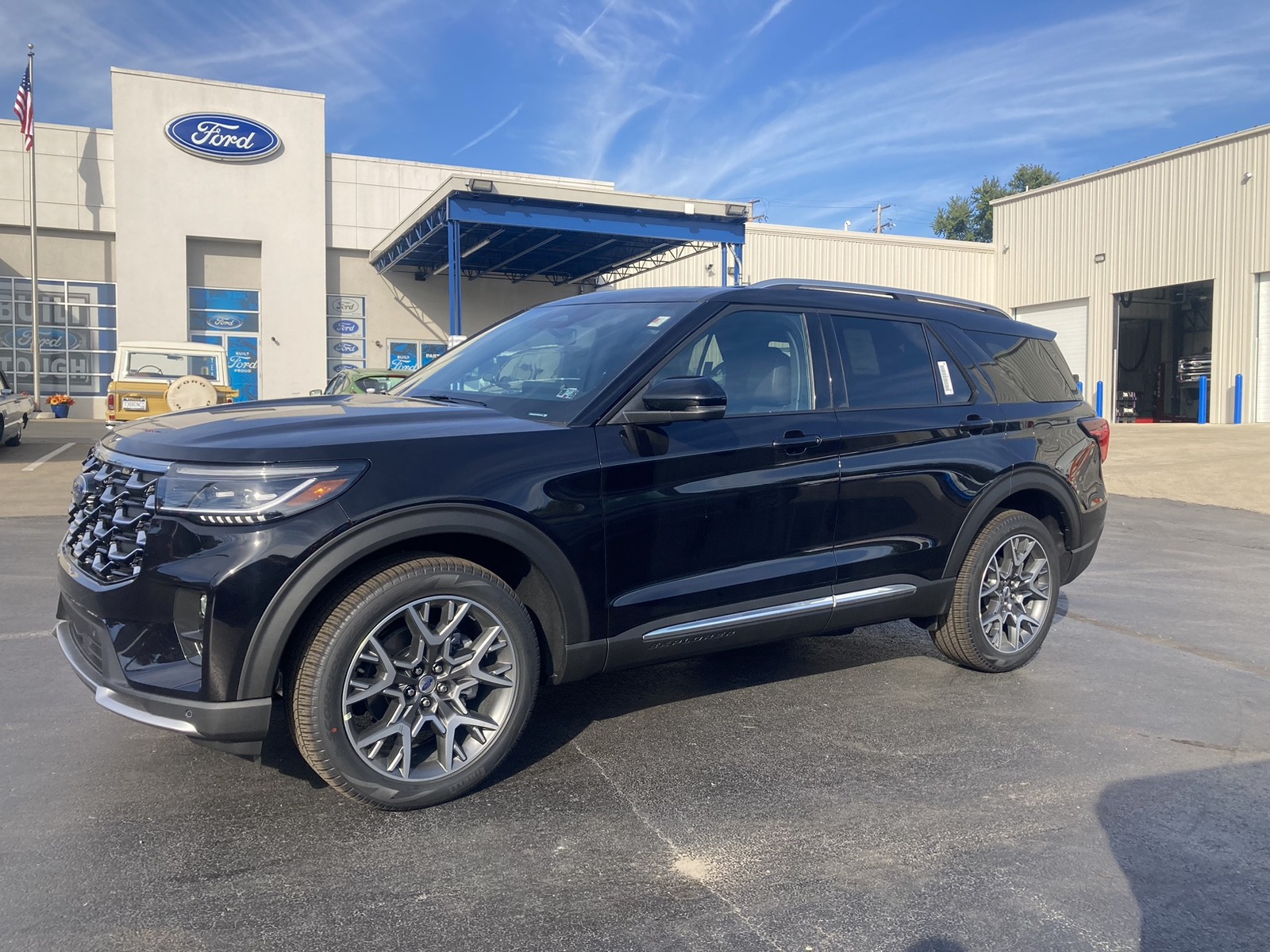 2025 Ford Explorer Platinum photo 3