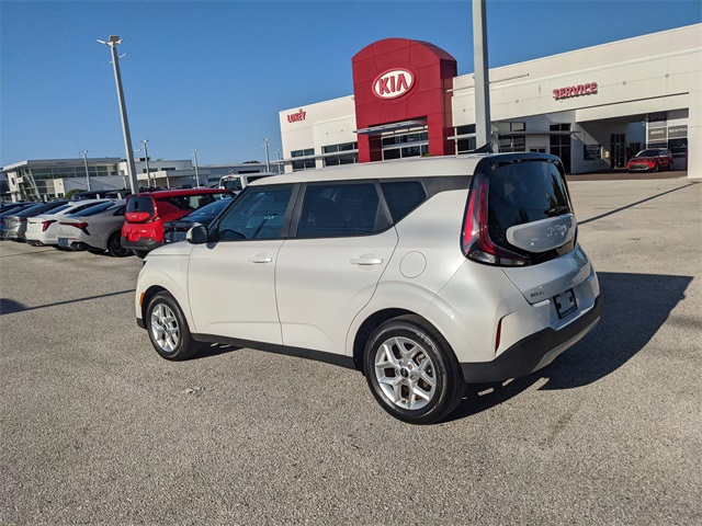 2023 Kia Soul LX photo 4