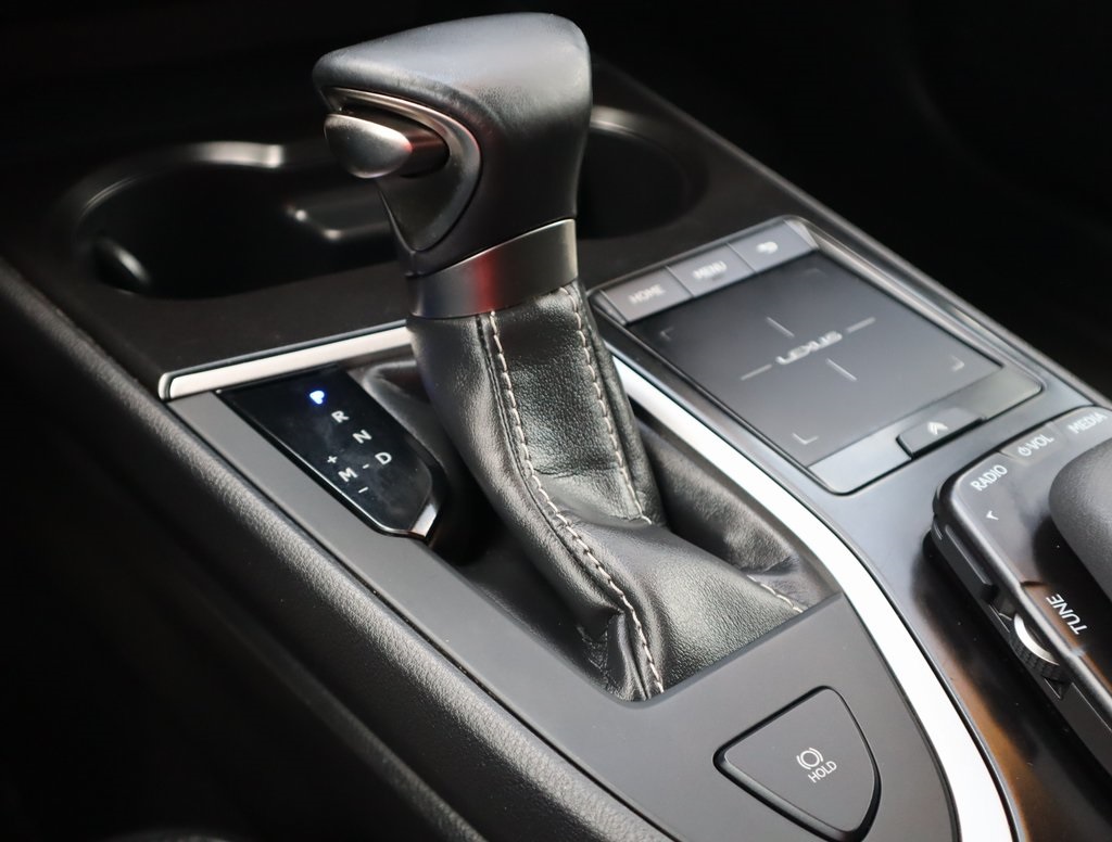 2020 Lexus UX 200 photo 18