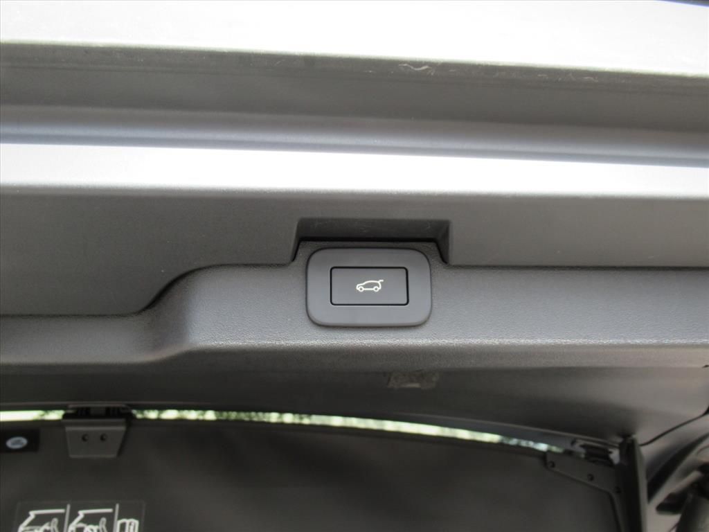 2024 Land Rover Discovery SE photo 32