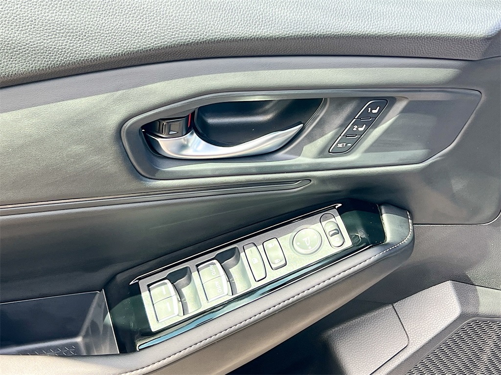 2025 Honda Accord Hybrid Touring photo 22