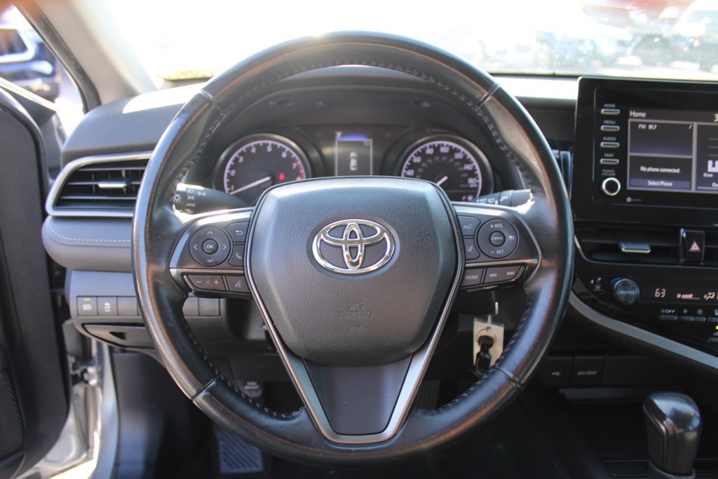 2022 Toyota Camry SE photo 2