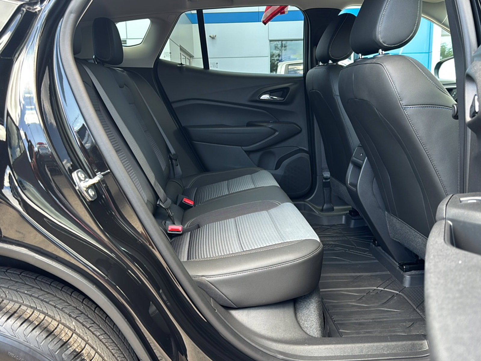 2025 Chevrolet Trax LT photo 22