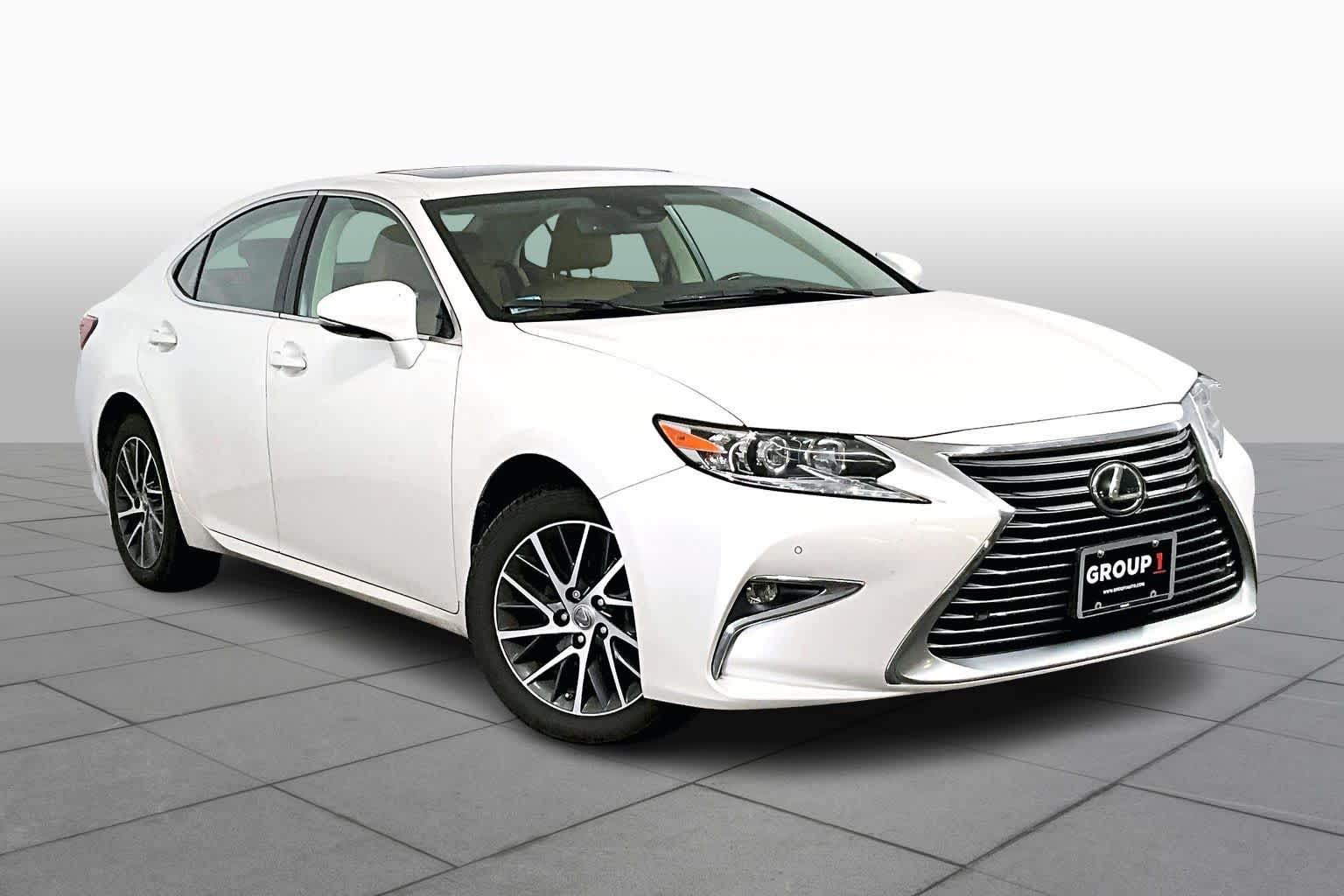 2017 Lexus ES 350 photo 2