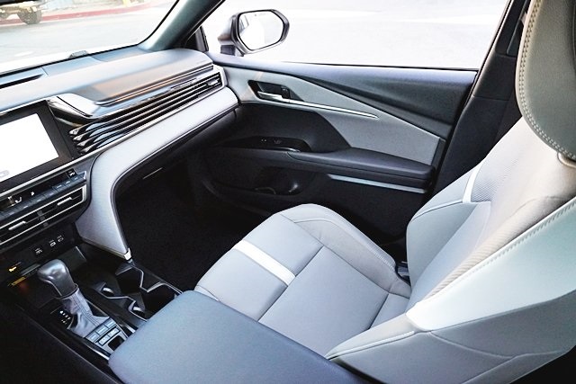 Used 2025 White Toyota SE image 20