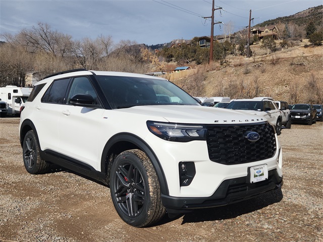 2026 Ford Explorer ST-LINE's photo