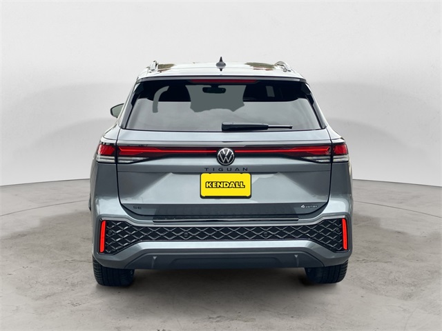 2025 Volkswagen Tiguan SE R-Line Black photo 4