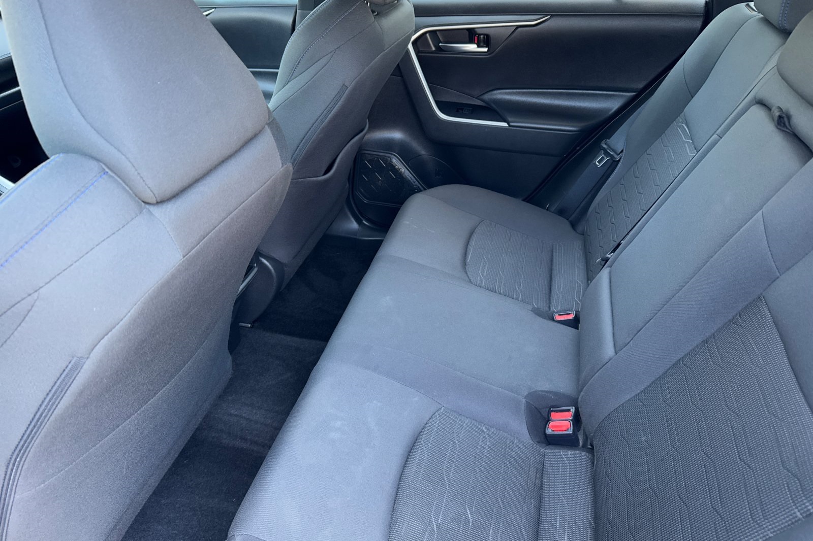 2022 Toyota RAV4 Hybrid SE photo 5