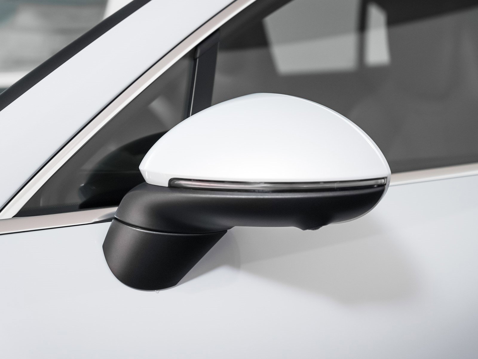 2025 Porsche Macan Electric photo 23