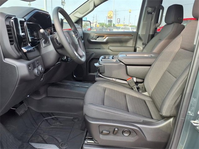 2025 Chevrolet Silverado 1500 LT photo 12