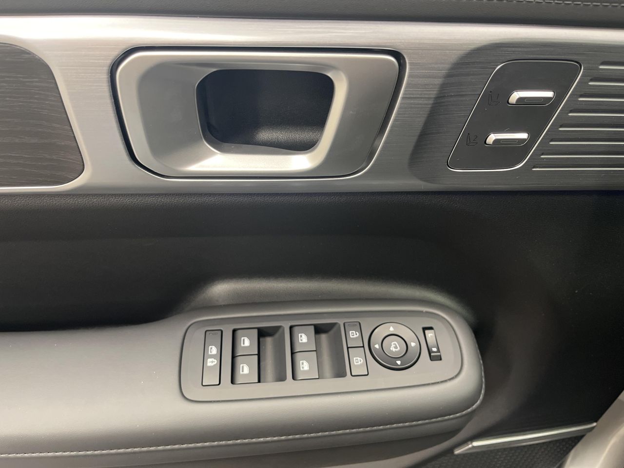 2024 Hyundai Santa Fe Limited photo 10