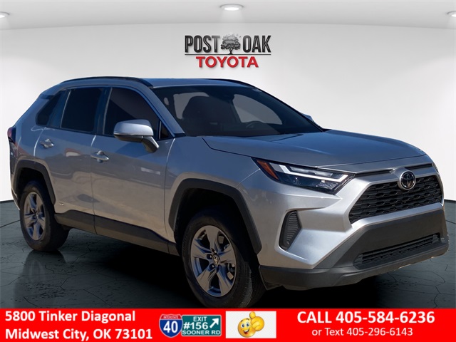 2025 Toyota RAV4 XLE's photo