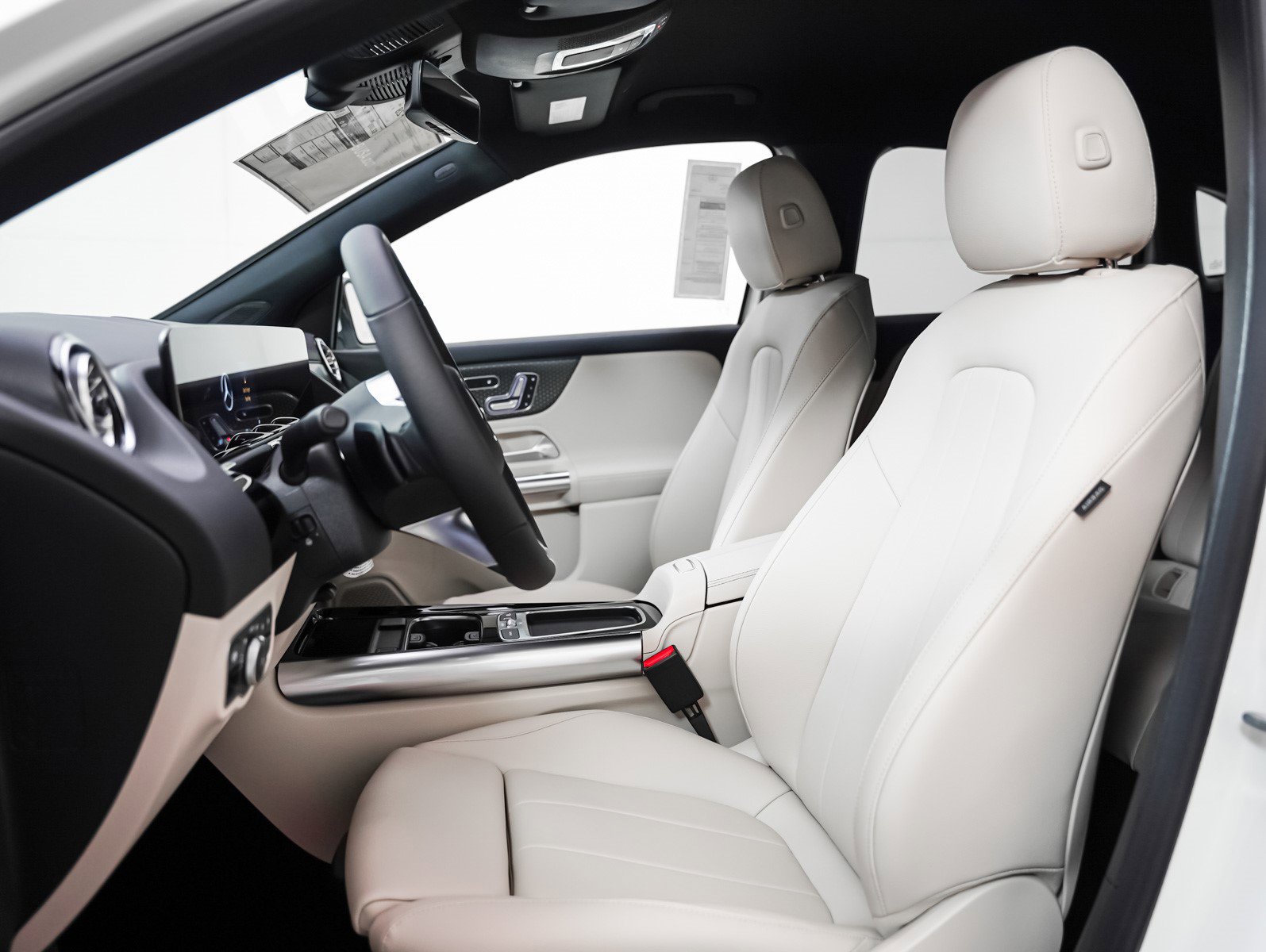 2025 Mercedes Benz GLA 250 4MATIC photo 3