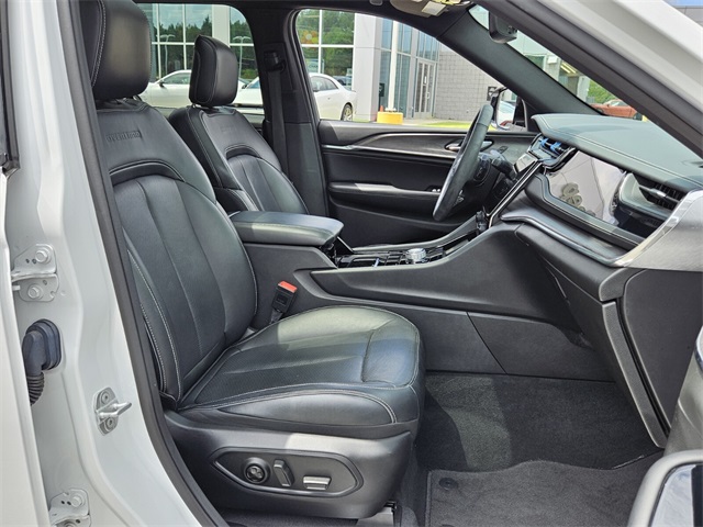 2023 Jeep Grand Cherokee Overland photo 17