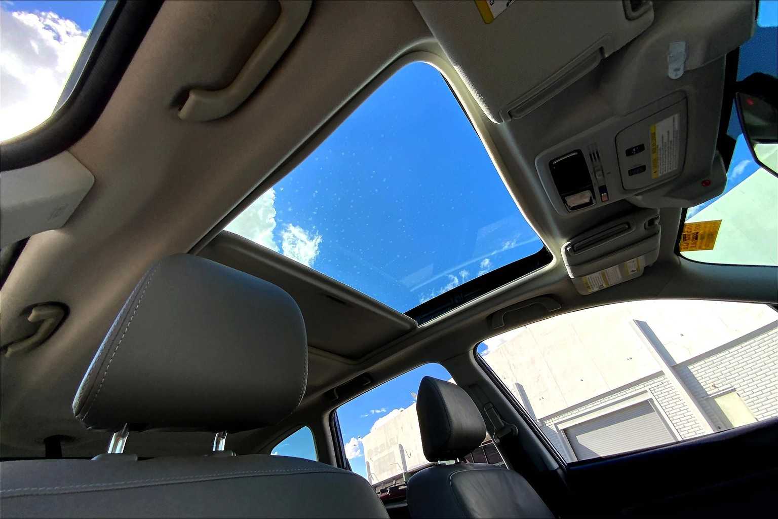 2016 Subaru Forester 2.5i Touring photo 12