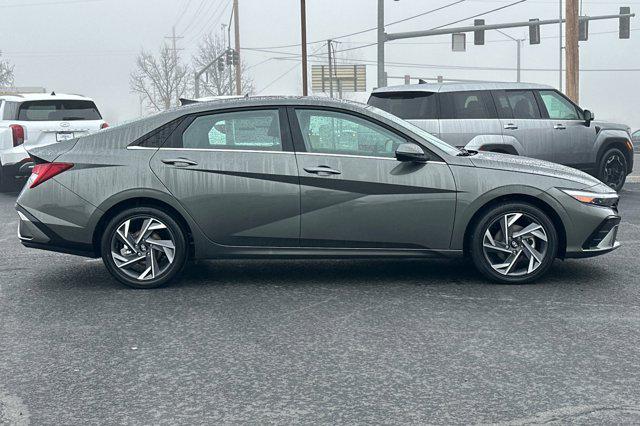 2025 Hyundai Elantra Hybrid Limited photo 3