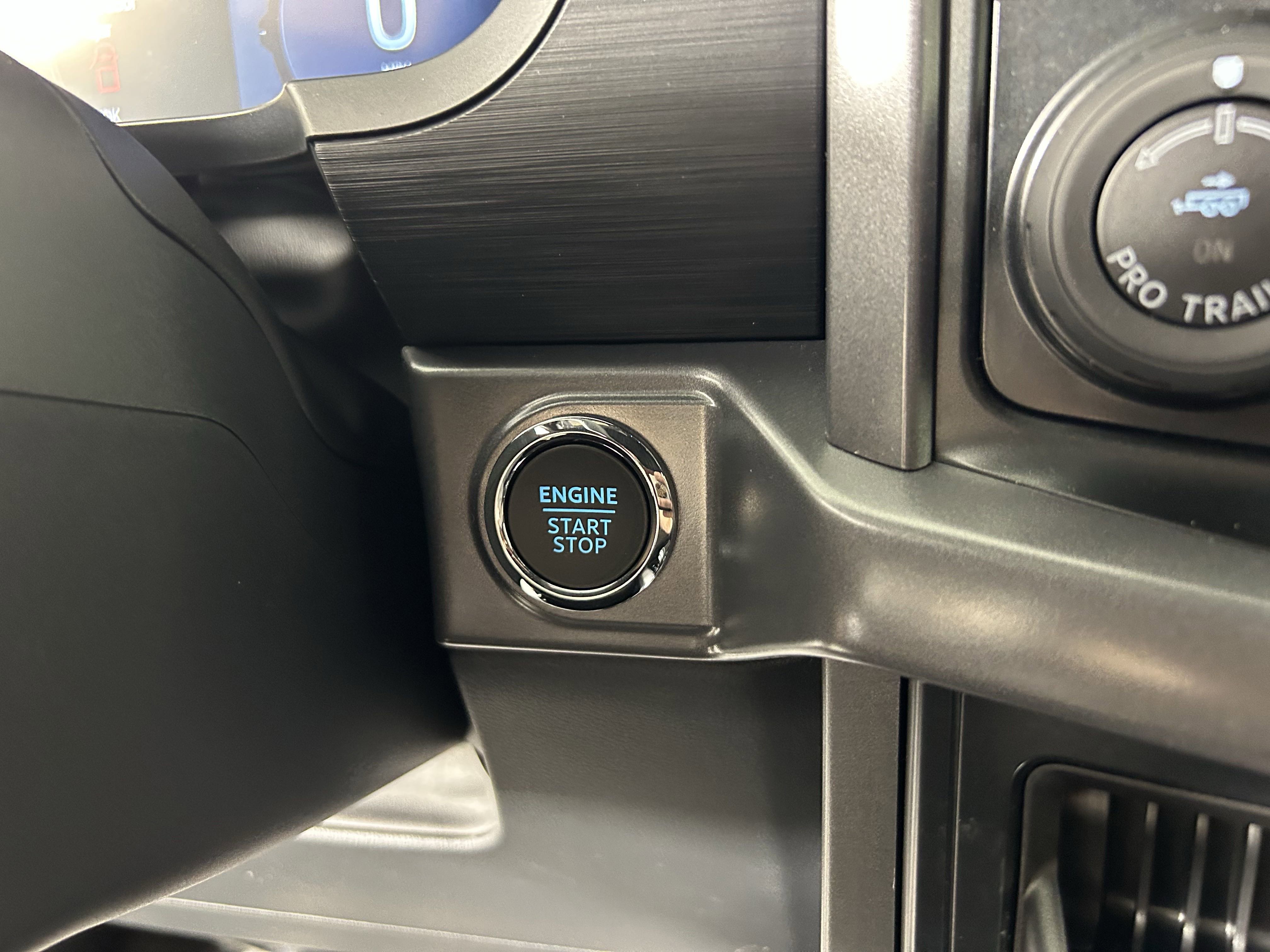 2025 Ford F-150 XLT photo 16