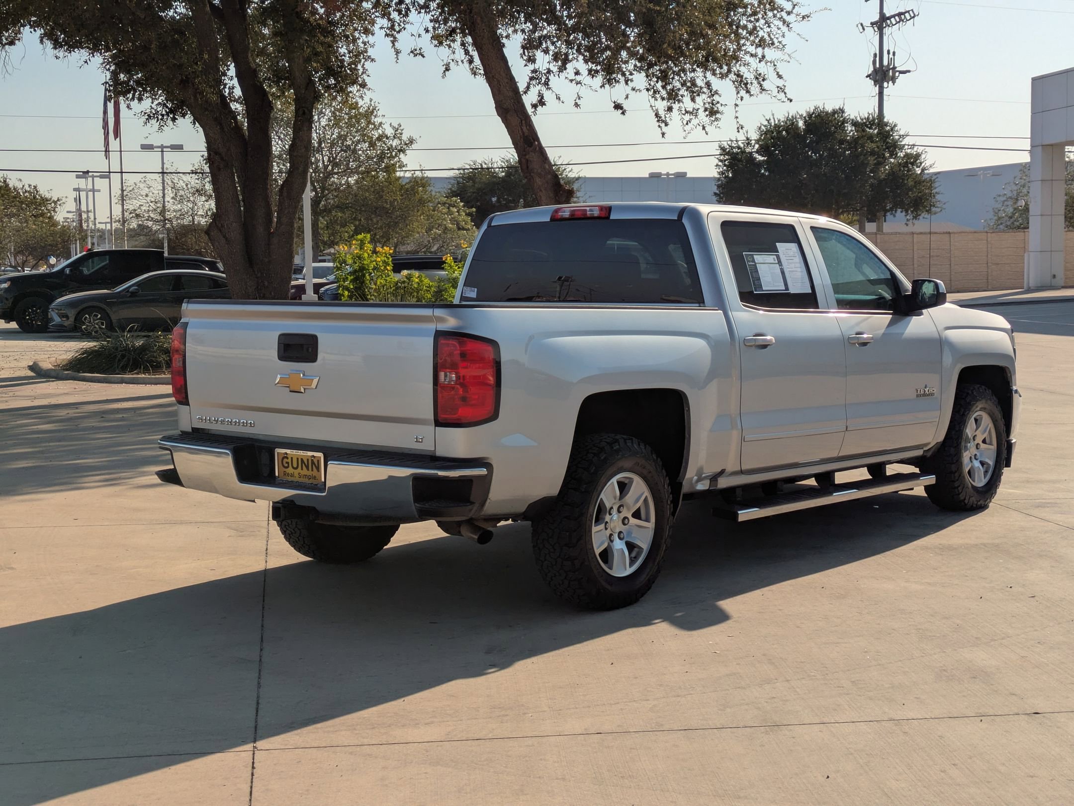 2018 Chevrolet Silverado 1500 LT photo 3