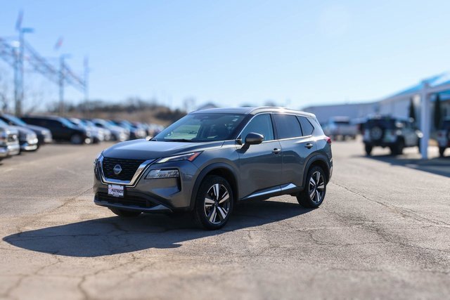 Used 2023 Gray Nissan SL image 2