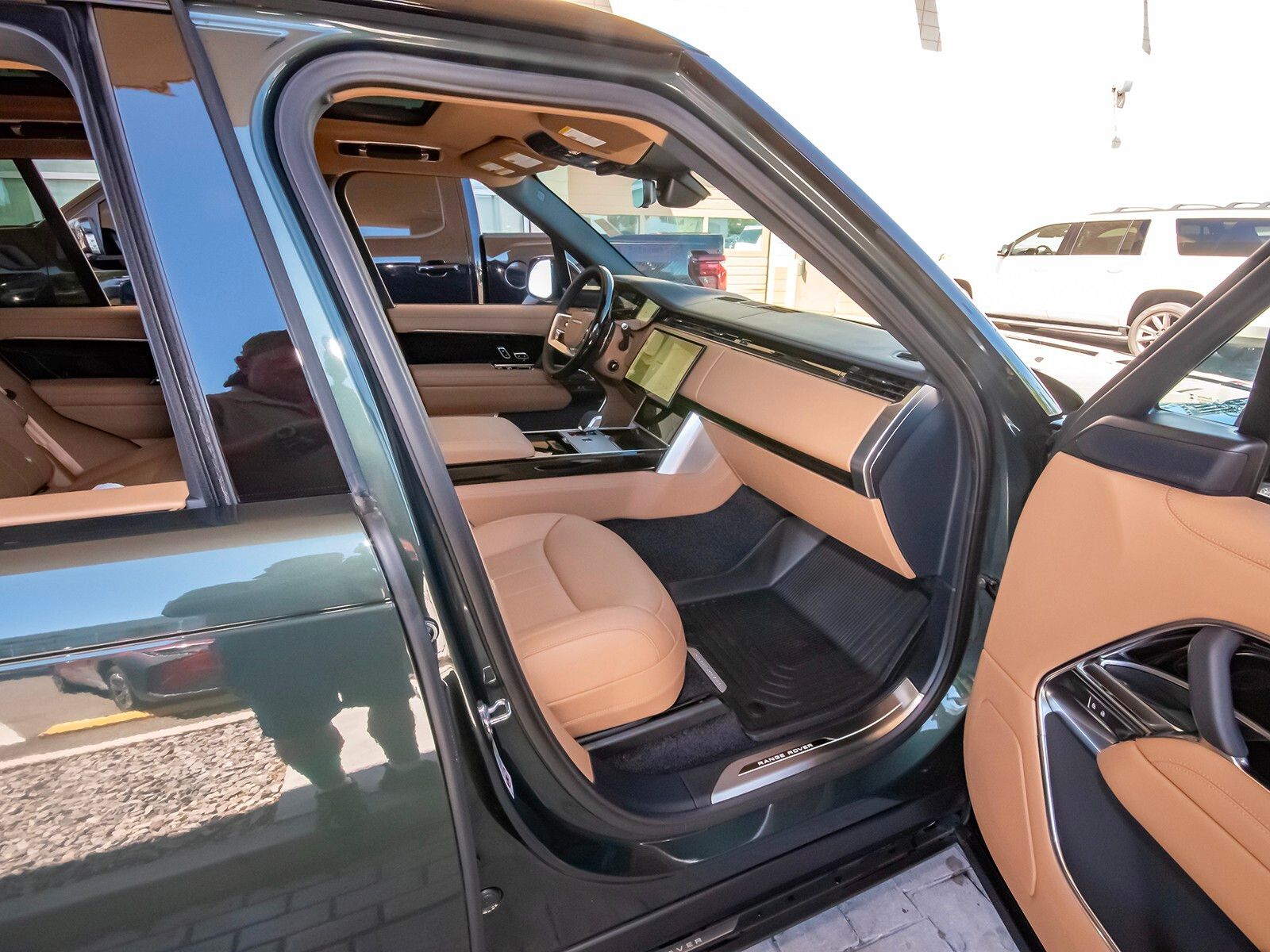 2025 Land Rover Range Rover SE photo 39