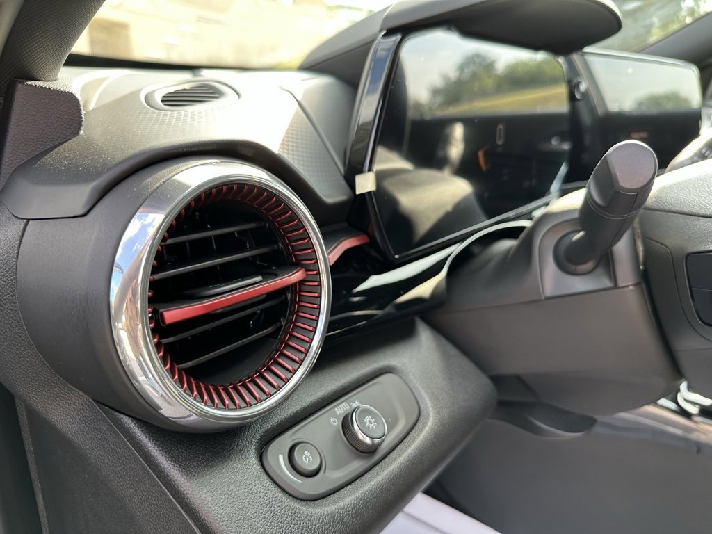 2025 Chevrolet Trax photo 23