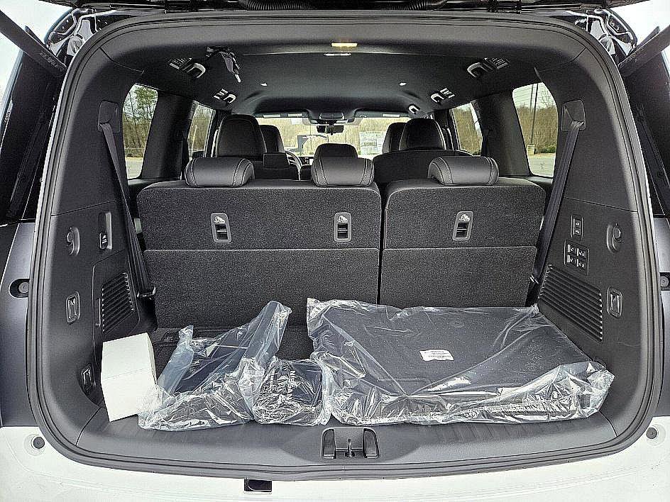 2025 Nissan Armada photo 12