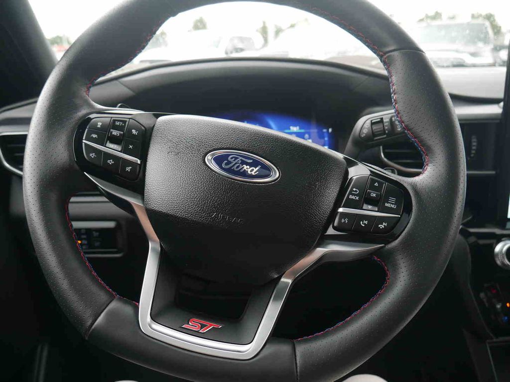 2024 Ford Explorer ST photo 41