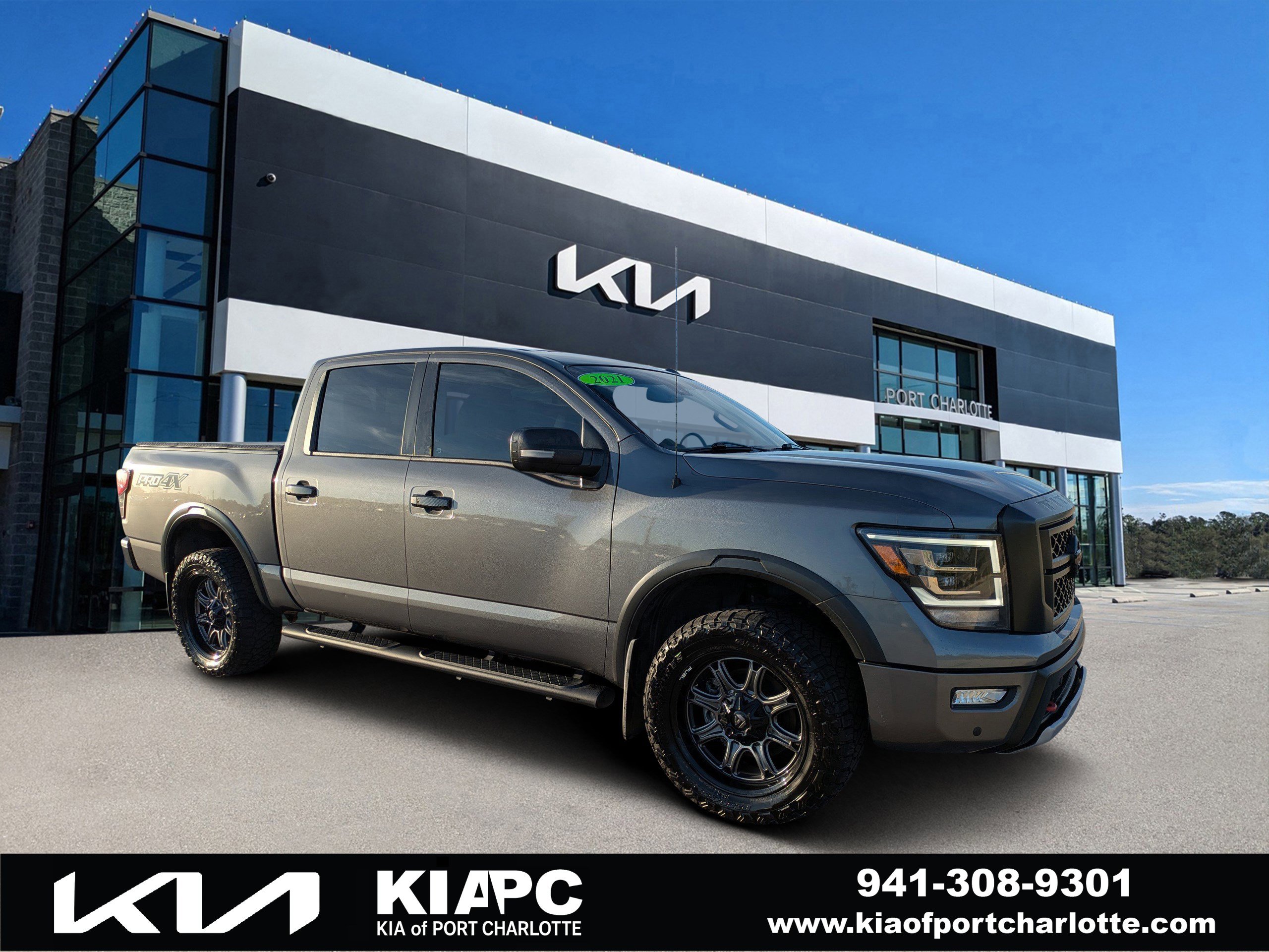 2021 Nissan Titan PRO-4X's photo