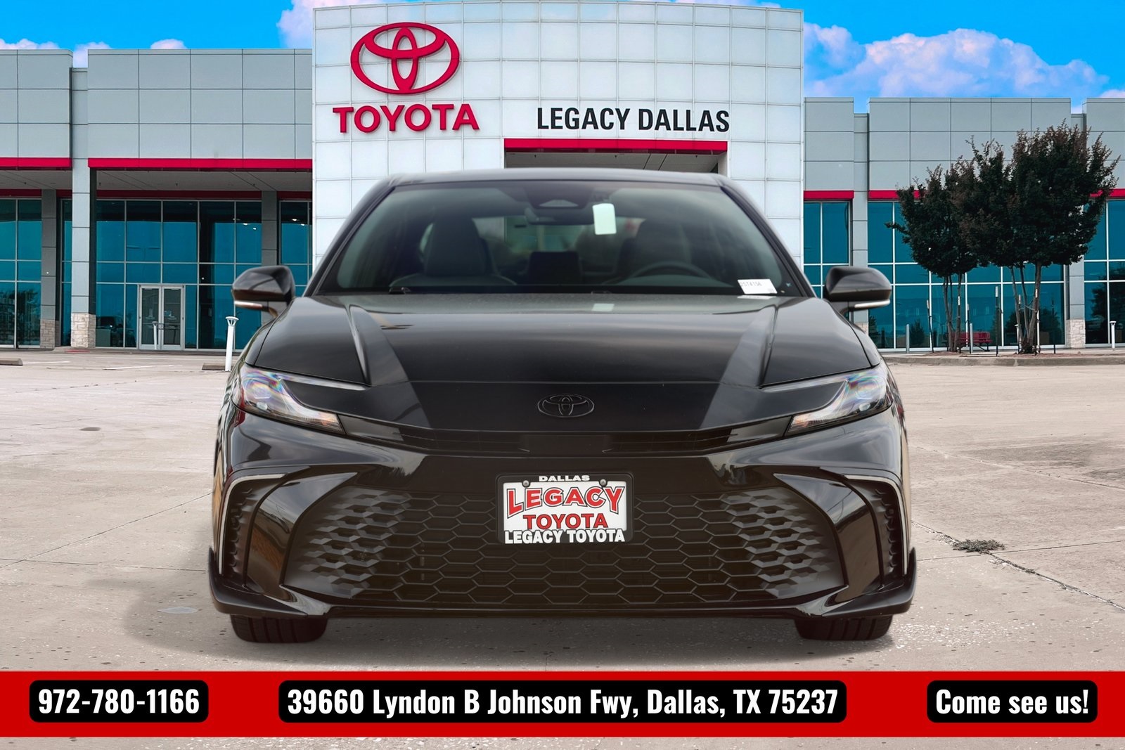 2026 Toyota Camry SE photo 3