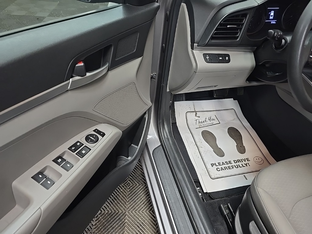 2020 Hyundai Elantra SE photo 26