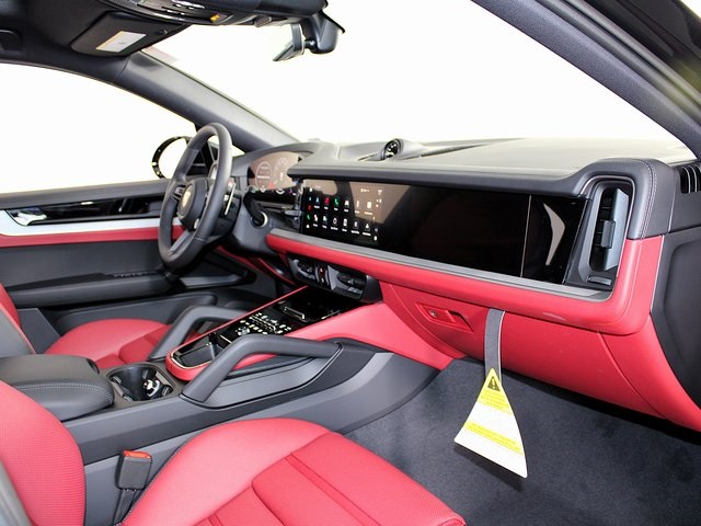 2025 Porsche Cayenne photo 23