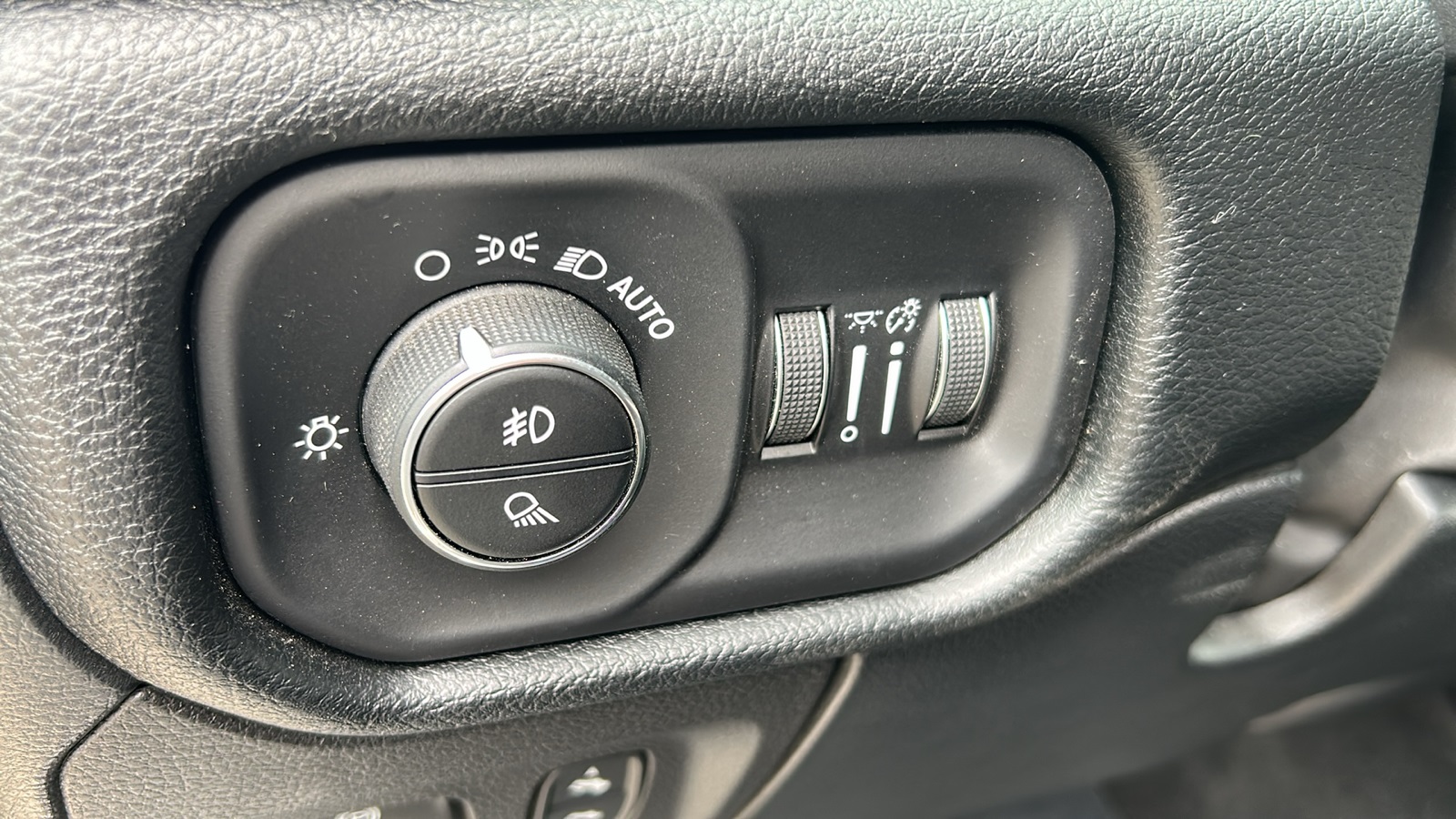 2022 Ram 1500 Laramie photo 16
