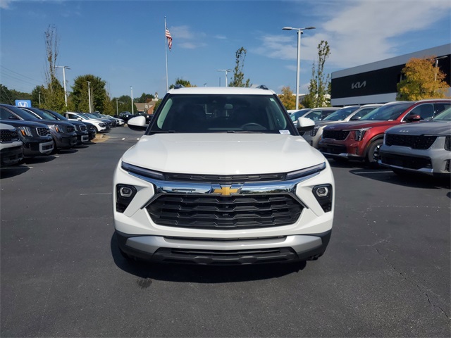 2024 Chevrolet Trailblazer LT photo 2
